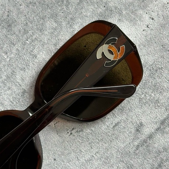 2000s CHANEL Brown Oversized Sunglasses w/ CC Logo Temples + Case - Picture 6 of 9
